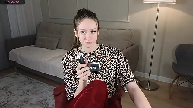 Snapshot of cutienaughtygirl chatting on 02/02/26, 05:39 cutienaughtygirl online show from 02/02/26, 05:39