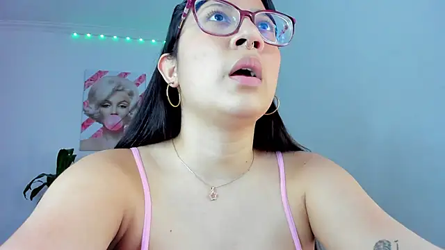 Snapshot of rouse_red chatting on 11/26/25, 06:20 rouse red online show from 11/26/25, 06:20