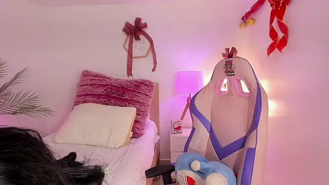 Snapshot of Hadid_Jimenez_ chatting on 12/15/25, 06:45 Hadid Jimenez online show from 12/15/25, 06:45