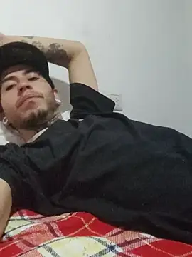 Snapshot of Tattoboy19cm chatting on 11/18/25, 07:18 Tattoboy19cm online show from 11/18/25, 07:18