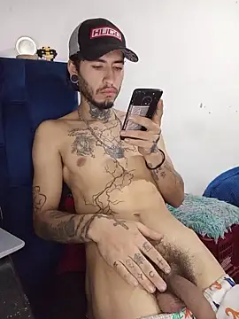 Snapshot of Tattoboy19cm chatting on 06/30/26, 05:14 Tattoboy19cm online show from 06/30/26, 05:14