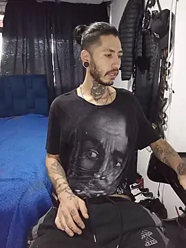 Snapshot of Tattoboy19cm chatting on 07/17/26, 10:36 Tattoboy19cm online show from 07/17/26, 10:36