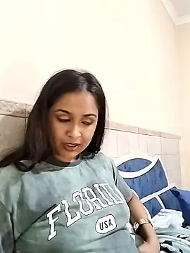 cute indianxo online show from 01/17/26, 10:24