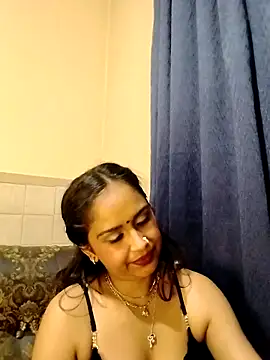 cute indianxo online show from 04/15/26, 09:04