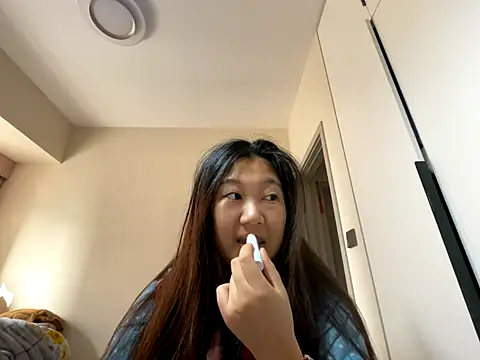 xena0501 online show from 12/18/25, 06:52