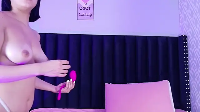 cutepetitee online show from 04/25/26, 07:11