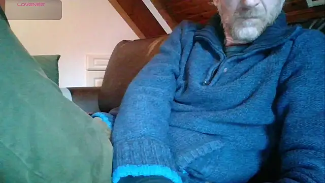 Snapshot of Vrenico-SC chatting on 10/17/25, 03:25 Vrenico-SC online show from 10/17/25, 03:25