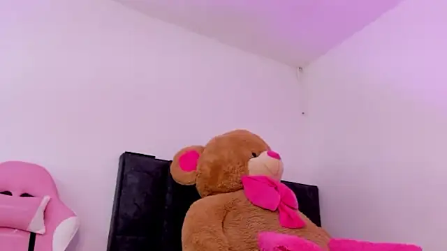 bellacruz3 online show from 12/19/25, 10:11