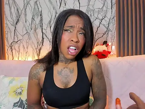 Pauline Fox online show from 12/17/25, 02:50