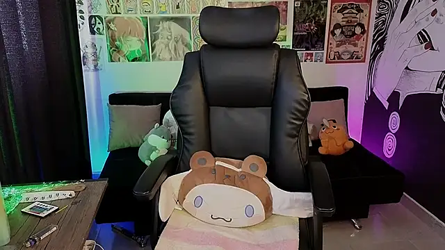 Yuhwan  online show from 02/25/26, 08:40