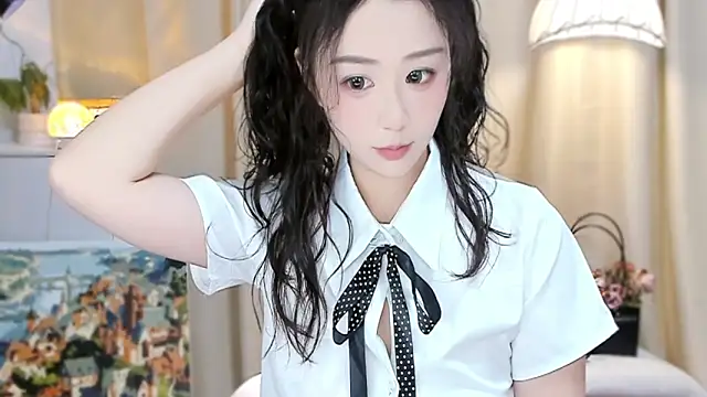 Snapshot of lumi65 chatting on 10/15/25, 11:43 lumi65 online show from 10/15/25, 11:43