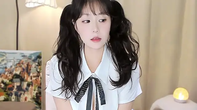 Snapshot of lumi65 chatting on 12/14/25, 07:25 lumi65 online show from 12/14/25, 07:25