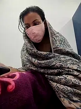 Snapshot of Miss-0012 chatting on 11/21/25, 01:32 Miss-0012 online show from 11/21/25, 01:32