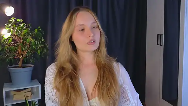 Snapshot of lisa_schiele chatting on 09/21/25, 07:59 lisa schiele online show from 09/21/25, 07:59