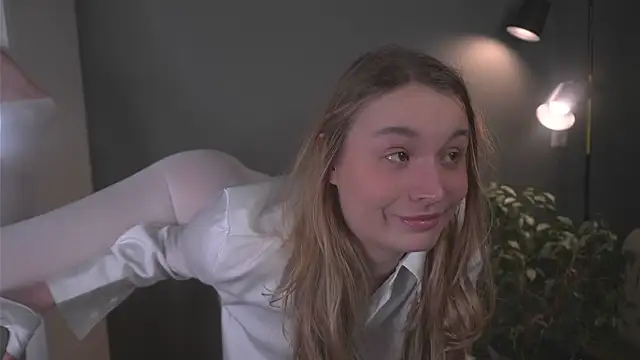 lisa schiele online show from 12/22/25, 08:28