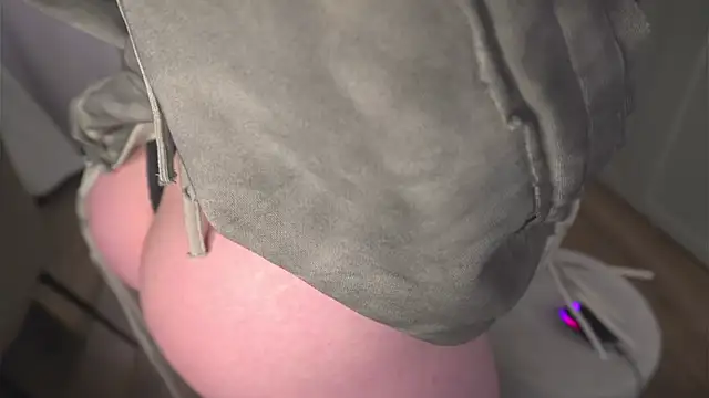 lisa schiele online show from 03/22/26, 08:23