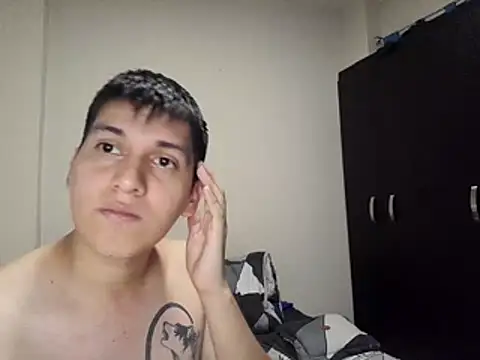 Snapshot of Andbry chatting on 10/24/25, 01:03 Andbry online show from 10/24/25, 01:03