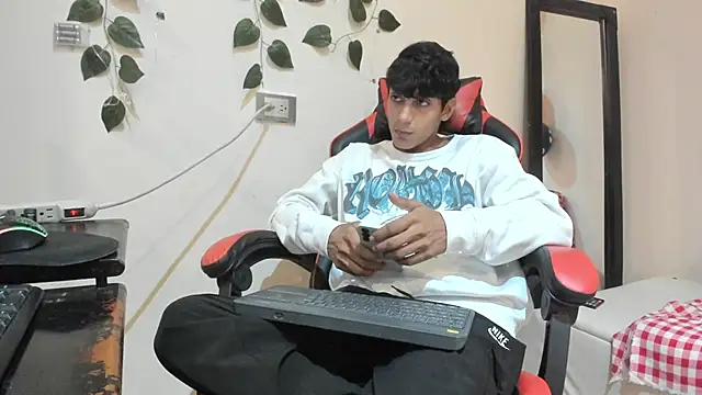 Snapshot of axel_rousse2 chatting on 11/01/25, 10:23 axel rousse2 online show from 11/01/25, 10:23