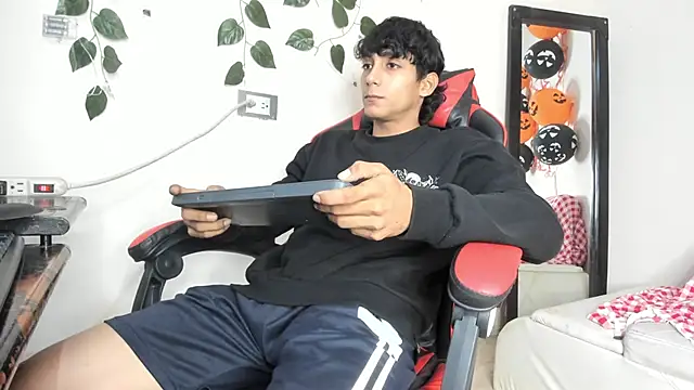 Snapshot of axel_rousse2 chatting on 11/05/25, 10:32 axel rousse2 online show from 11/05/25, 10:32