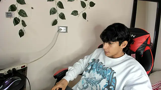 Snapshot of axel_rousse2 chatting on 11/17/25, 10:48 axel rousse2 online show from 11/17/25, 10:48