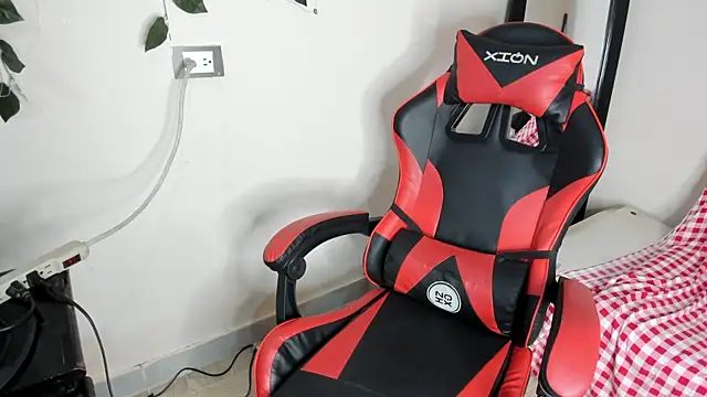 Snapshot of axel_rousse2 chatting on 11/18/25, 11:15 axel rousse2 online show from 11/18/25, 11:15