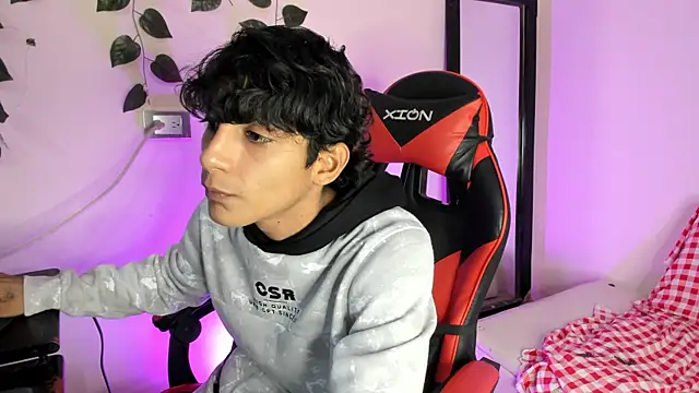 Snapshot of axel_rousse2 chatting on 11/24/25, 09:58 axel rousse2 online show from 11/24/25, 09:58