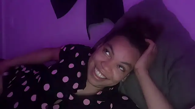 Snapshot of zahrabliss chatting on 10/01/25, 01:44 zahrabliss online show from 10/01/25, 01:44