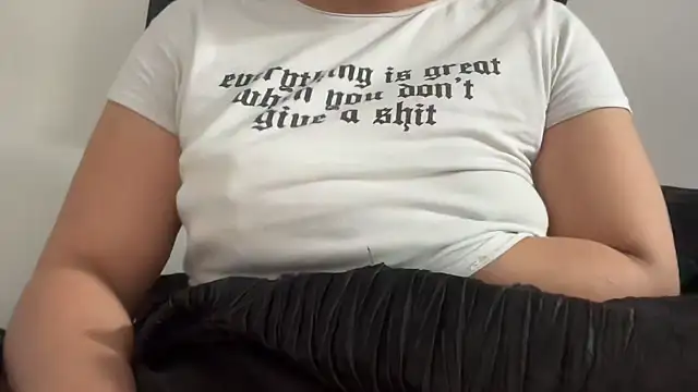 Snapshot of zahrabliss chatting on 10/13/25, 03:34 zahrabliss online show from 10/13/25, 03:34