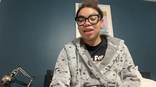 Snapshot of zahrabliss chatting on 12/17/25, 06:52 zahrabliss online show from 12/17/25, 06:52