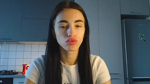 Snapshot of EvaMelnik chatting on 09/22/25, 02:30 EvaMelnik online show from 09/22/25, 02:30