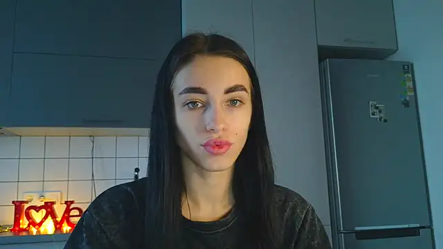 Snapshot of EvaMelnik chatting on 09/24/25, 03:04 EvaMelnik online show from 09/24/25, 03:04