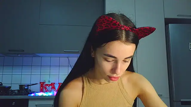 Snapshot of EvaMelnik chatting on 10/28/25, 03:58 EvaMelnik online show from 10/28/25, 03:58