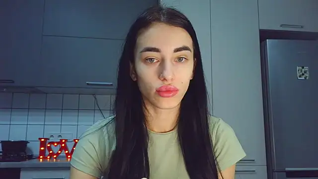 Snapshot of EvaMelnik chatting on 11/07/25, 03:34 EvaMelnik online show from 11/07/25, 03:34