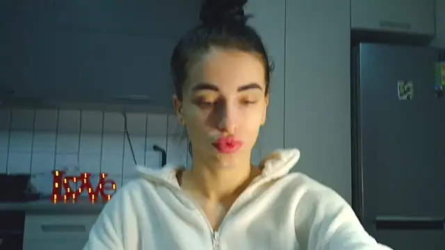 Snapshot of EvaMelnik chatting on 11/10/25, 05:23 EvaMelnik online show from 11/10/25, 05:23