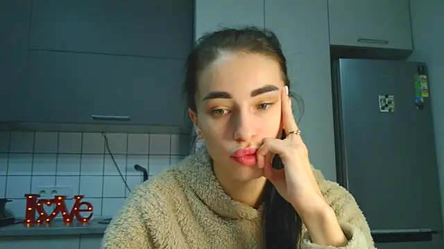 Snapshot of EvaMelnik chatting on 11/13/25, 06:40 EvaMelnik online show from 11/13/25, 06:40