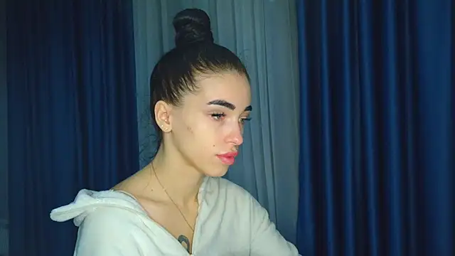 Snapshot of EvaMelnik chatting on 11/20/25, 04:29 EvaMelnik online show from 11/20/25, 04:29