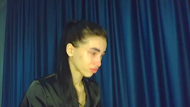 Snapshot of EvaMelnik chatting on 11/23/25, 05:24 EvaMelnik online show from 11/23/25, 05:24