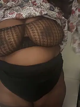 Snapshot of Juicystorm chatting on 11/23/25, 11:32 Juicystorm online show from 11/23/25, 11:32