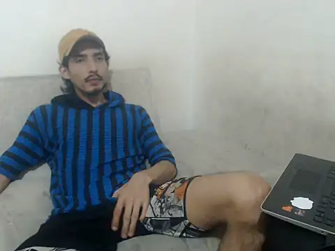 snackontime18 online show from 07/07/26, 07:45