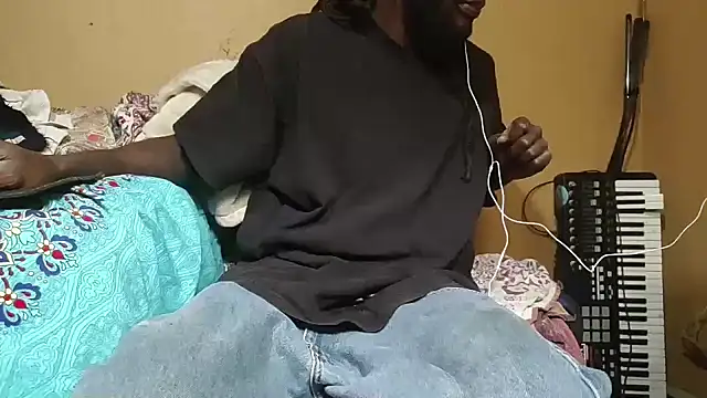 Snapshot of EYEzIAM chatting on 10/22/25, 03:29 EYEzIAM online show from 10/22/25, 03:29