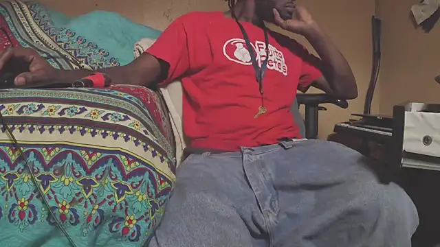 Snapshot of EYEzIAM chatting on 11/19/25, 08:03 EYEzIAM online show from 11/19/25, 08:03