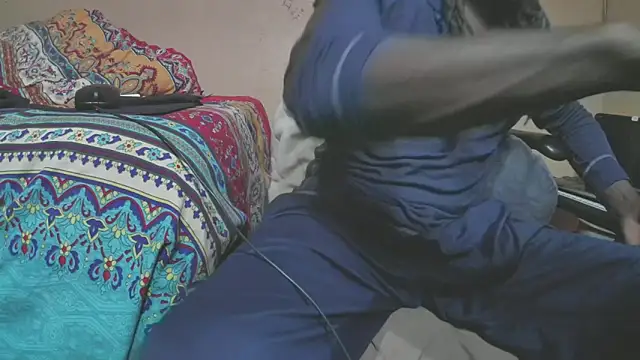 Snapshot of EYEzIAM chatting on 11/21/25, 03:49 EYEzIAM online show from 11/21/25, 03:49