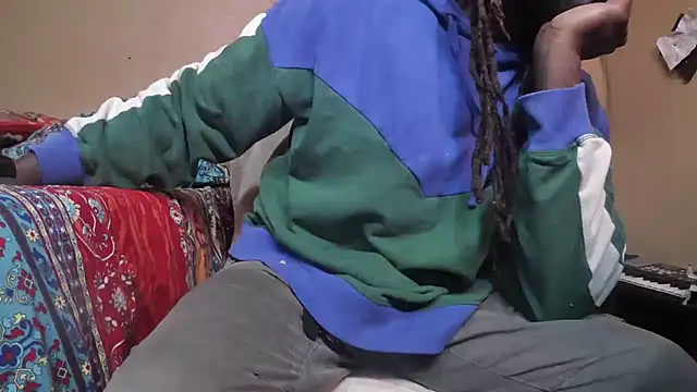 EYEzIAM online show from 12/16/25, 05:56