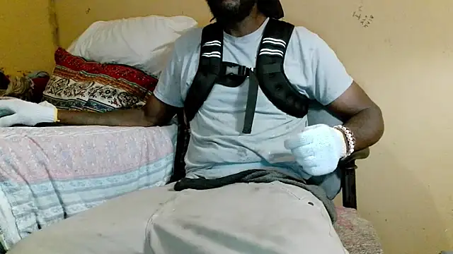 EYEzIAM online show from 05/23/26, 04:18