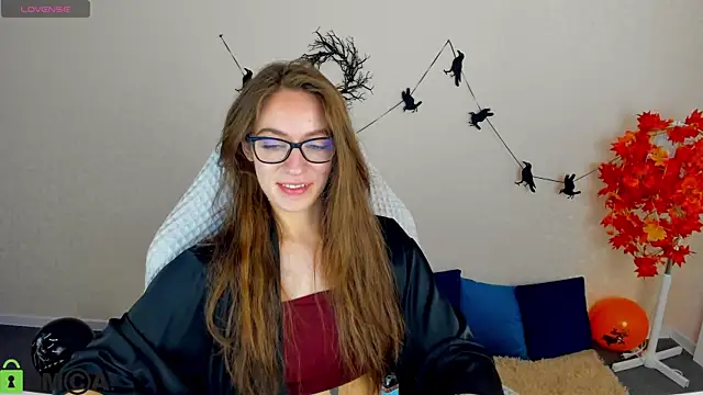 Agnes Wells online show from 11/03/25, 09:21