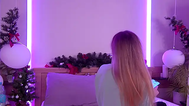 AriWild online show from 12/23/25, 04:43