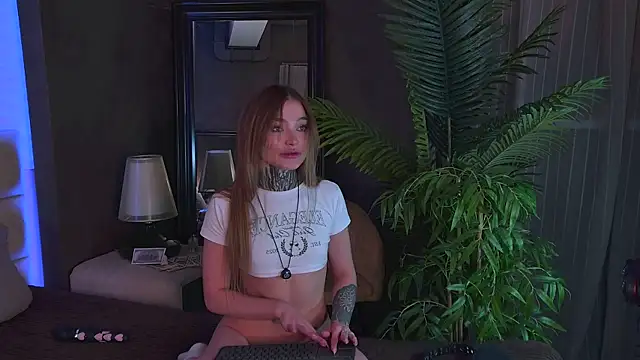 AriWild online show from 04/13/26, 04:51