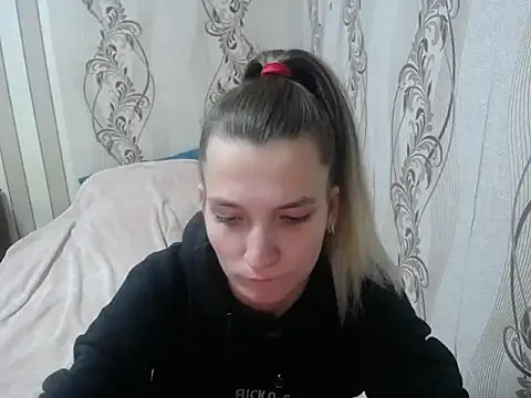 AlissaClark online show from 10/26/25, 09:21