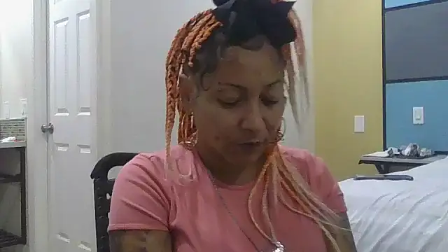 Snapshot of Flossee chatting on 09/14/25, 04:06 Flossee online show from 09/14/25, 04:06