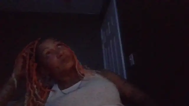 Snapshot of Flossee chatting on 09/20/25, 09:32 Flossee online show from 09/20/25, 09:32